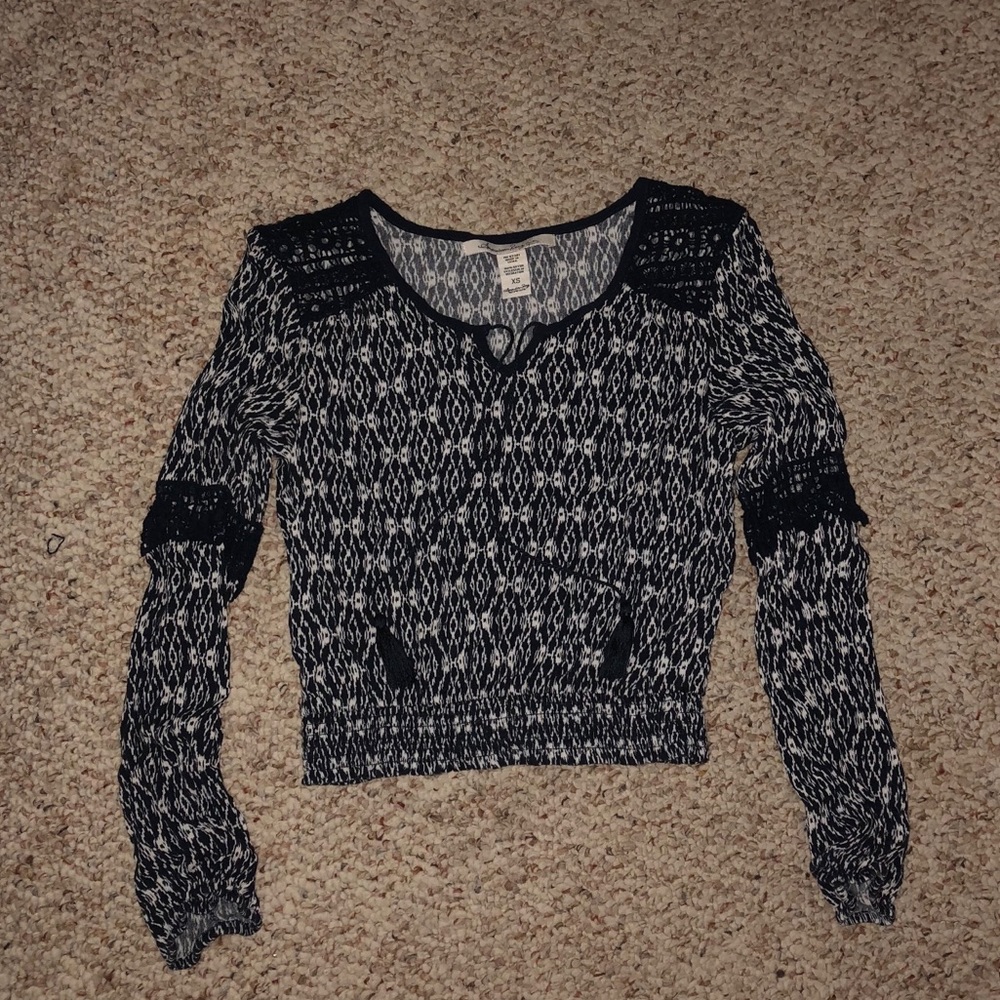 navy and white long sleeve blouse